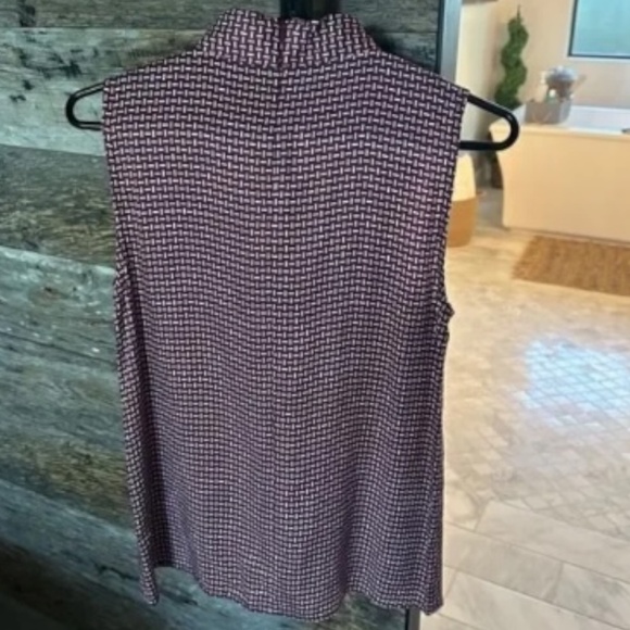 JUDITH & CHARLES Mathys Sleeveless Cutout Top in Geo Print - Picture 9 of 9